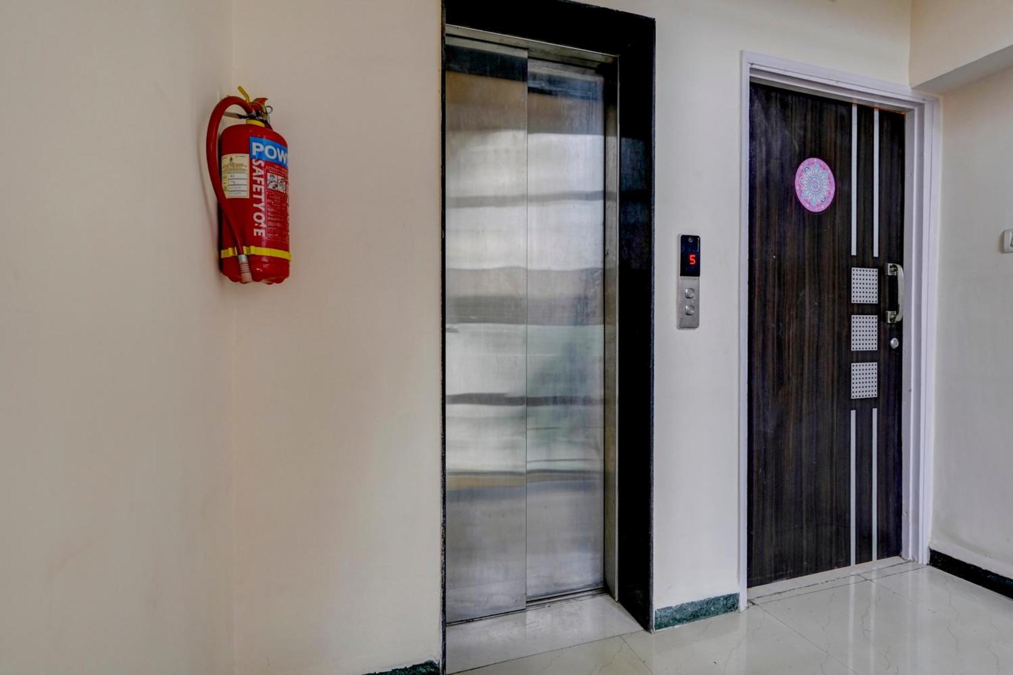 Rio Corporate House Hotell Mumbai Exteriör bild