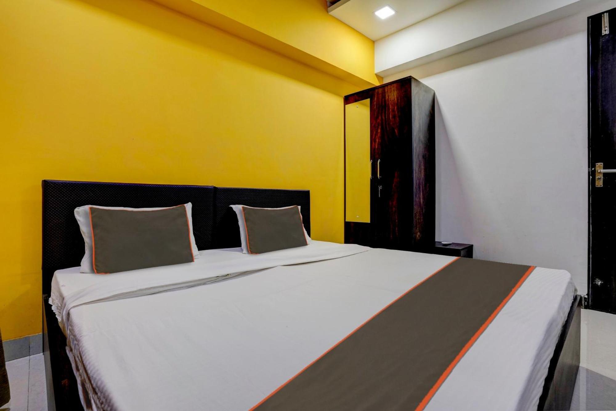 Rio Corporate House Hotell Mumbai Exteriör bild